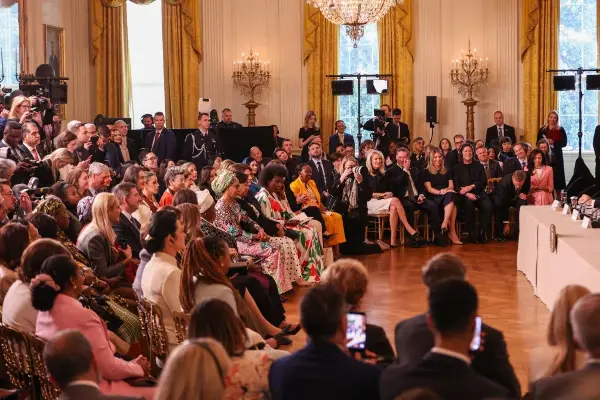 Во организација на првата дама на САД, Меланија Трамп, сопругата на претседателот Мицкоски на глобален самит за унапредување на образованието и дигиталната писменост