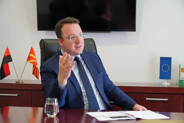 Николоски: Заради хистеријата што ја создава Левица, не се носат планови, не се гради и расте цената на стaновите, а млaдите се иселуваат