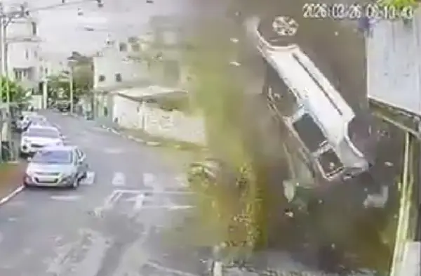Снимен е напад во израелски град- автомобил лета во воздух (ВИДЕО)