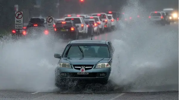 Циклонот во Австралија предизвика несреќи во две од најголемите постројки за течен природен гас во светот