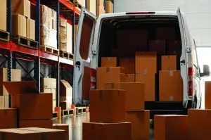 ЕУ воведува нови такси за мали пратки и строги казни за опасни производи