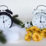 В недела завршува зимското сметање на времето – стрелките се поместуваат еден час нанапред