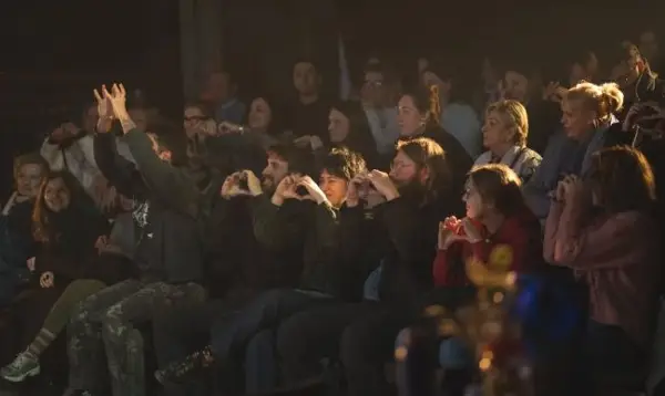 ТЕАТАРОТ Е ЛЕК И УТЕХА ЗА ВИСТИНСКИОТ ЖИВОТ, ВЕЛИ НЕЗАВИСНАТА ТРУПА „ЗЛАТЕН ЕЛЕЦ“ ЗА СВЕТСКИОТ ДЕН НА ТЕАТАРОТ