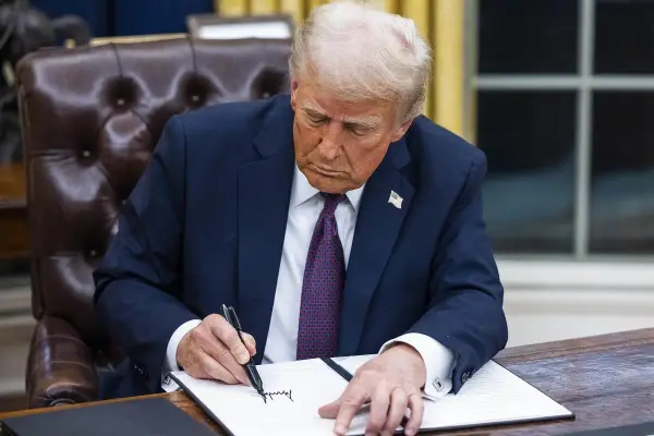 Трамп нареди итна исплата на 50.000 вработени во обезбедувањето на американските аеродроми