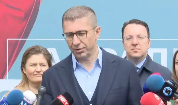 АКО РАСТАТ ЦЕНИТЕ ЌЕ ГИ НАМАЛИМЕ АКЦИЗИТЕ НА НАФТАТА Интервениравме за ДДВ како ретко која друга земја, вели Мицкоски