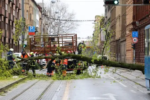 Голема штета во Загреб, ветрови до 120 км/ч