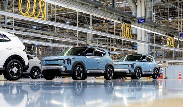 Kia ја засилува европската електрификација – EV2 пристигна на производствените линии