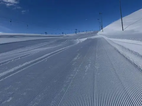 ФОТО: Скијачката сезона на Попова Шапка продолжува