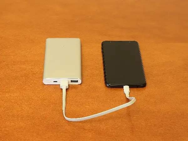 СТОП ЗА ПРЕНОСНИТЕ ПОЛНАЧИ ЗА МОБИЛНИ НА ЛЕТОВИТЕ: Авиокомпаниите забрануваат користење powerbank-уреди во кабината