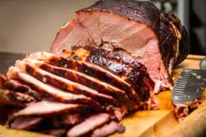 Главното јадење за Велигден е маринирана свинска плешка