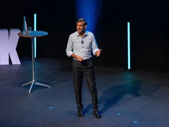 Новиот советник на „Голдман Сакс“, Риши Сунак ги повикува малите компании да користат ВИ