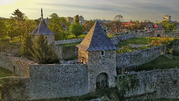 Босански град доделува бесплатни парцели за изградба на куќи на самохрани родители и млади брачни парови