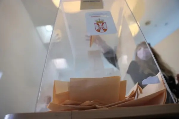 Во Србија се одржуваат избори во 10 локални самоуправи