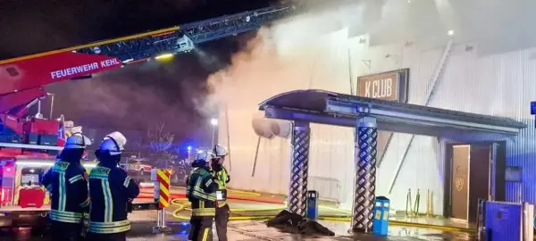 Избувна пожар во дискотека во Германија, 750 гости евакуирани навреме!