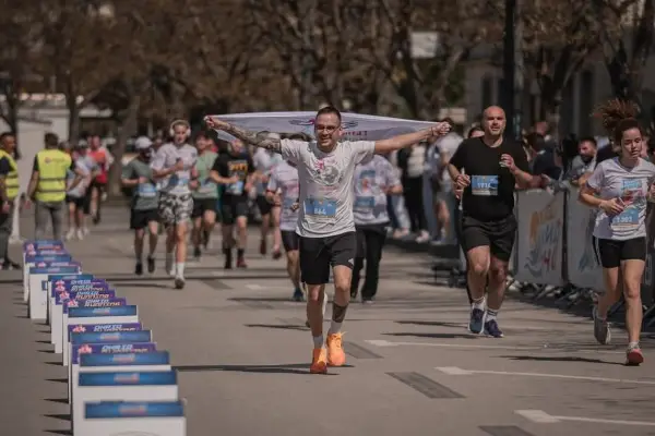 Ако комисијата одлучи, јас сум подготвена повторно да му дадам живот, исто како пред 25 години, вели Гордана Лолеска, мајка на Давид кој боледува од Алпортов синдром