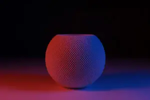 Apple во проблеми: Новите уреди се подготвени, но Siri ги „држи како заложници“