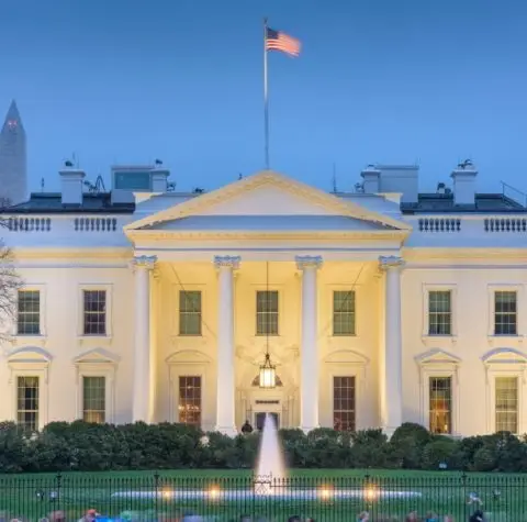 Трамп тврди дека армијата гради воен комплекс под балската сала на Белата куќа