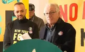 Роберт де Ниро на протест во Њујорк: „Трамп е закана за слободата, мора веднаш да се запре“