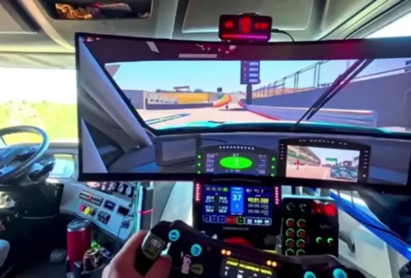 Најстрасниот камионџија-гејмер во историјата - во кабината има компјутер вреден околу 5.500 евра