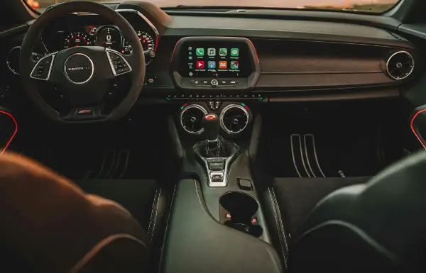 5 помалку познати Android Auto апликации што го подобруваат возењето