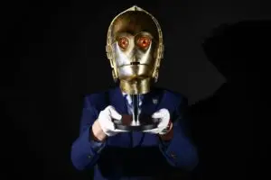 Глава на робот од „Војна на ѕвездите“ продадена на аукција за милион долари