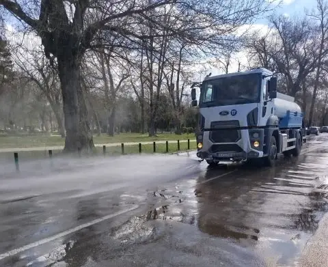 ЈП Комунална хигиена-Скопје почна со машинско миење на булеварите