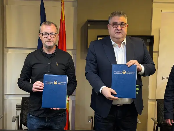 Зголемување на платите и унапредување на работничките права: Министерот за јавна администрација потпиша Колективен договор