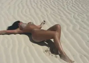 ФОТО | Дали е ова најпровокативното издание на Кајли Џенер?! Нејзините жешки пози ги „урнаа“ мрежите