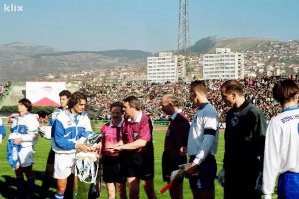 Кога Италија во 1996 година му подаде рака на ранетото Сараево