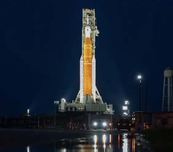 НАСА ќе гради база на Месечината