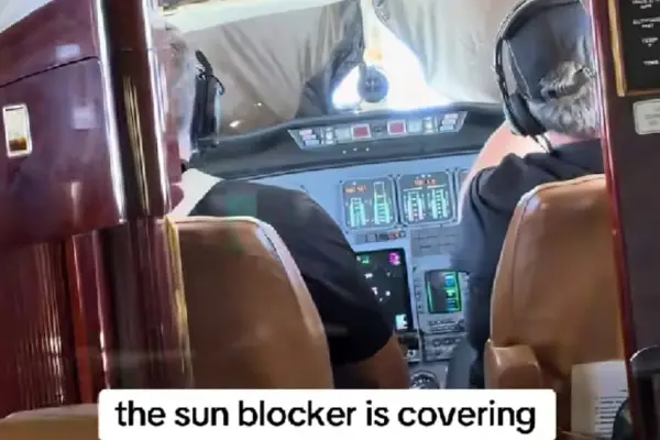 Снимка од пилотска кабина на патнички авион го вознемири светот, има над 22,5 милиони прегледи (ВИДЕО)