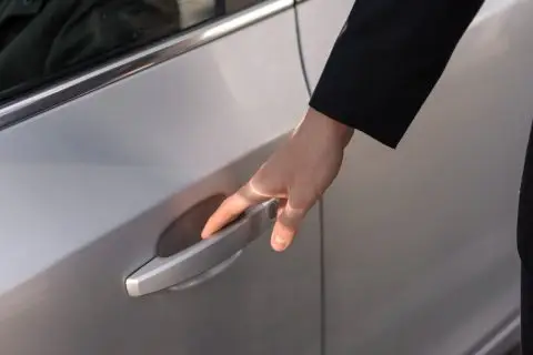 Му го побарал „БМВ-то“ на заем, па преку механичар го завршил на отпад во Слатино