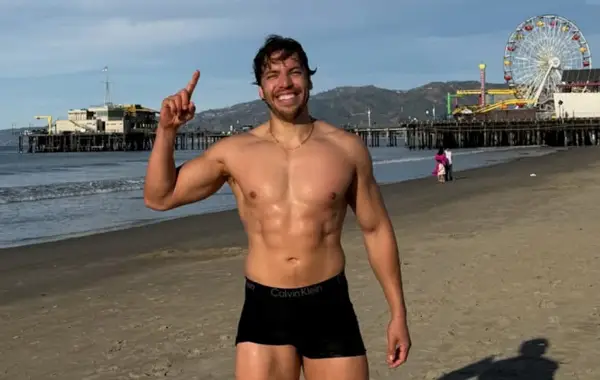 Синот на Арнолд Шварценегер победи на своето прво натпреварување во бодибилдинг (ФОТО)