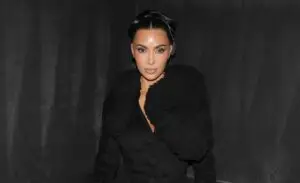 ФОТО | Ким Кардашијан продава ретко модно парче – понуда од над 80 милиони долари за хуманитарна цел