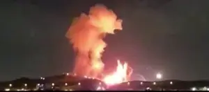 Танкер за нафта погоден во Дубаи. „Директен напад“