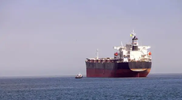 Драма во Црвеното Море: Погоден нафтен танкер, екипажот се бореше со пламените јазици