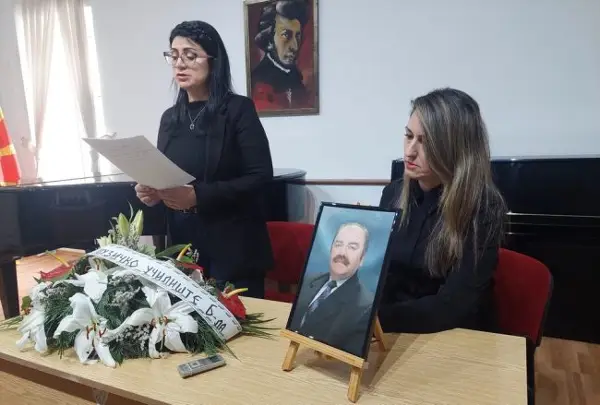 ЗОРАН МАНЕВСКИ ЌЕ ПРОДОЛЖИ ДА ЖИВЕЕ ПРЕКУ НОТИТЕ И УСПЕСИТЕ НА НЕГОВИТЕ УЧЕНИЦИ, ДЕНЕС ВРВНИ ВИОЛИНИСТИ, БЕШЕ КАЖАНО НА КОМЕМОРАЦИЈАТА ВО БИТОЛА