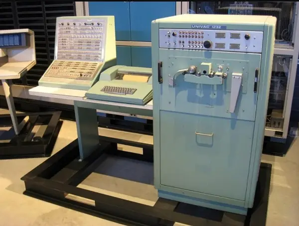 Како изгледаше првиот комерцијален компјутер?