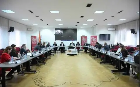 Спас за економијата: Димитриеска-Кочоска и Азески договорија нов сет „таргетирани“ мерки за фирмите