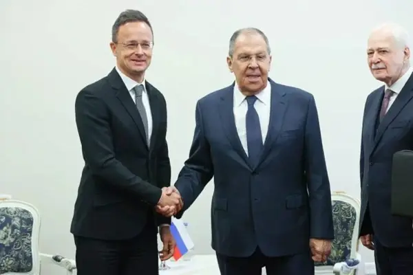 Објавени повеќе разговори на Сијарто со Лавров како докази дека е во служба на Кремљ