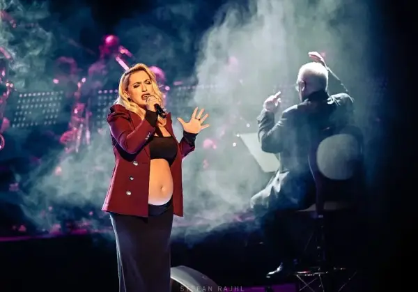 „Не знаев дека толку ќе ги вознемири бремена жена што пее“: Емилија Мицевска „удри“ по хејтерите