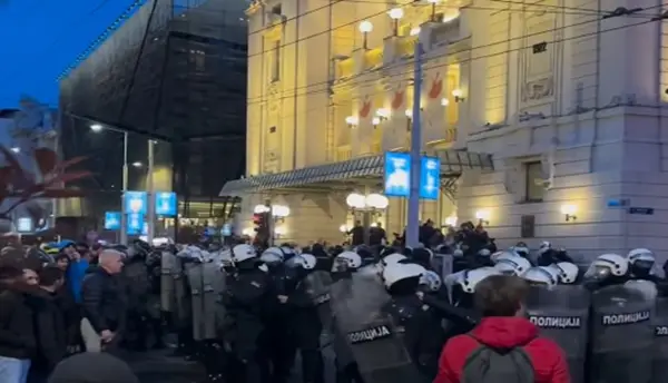 Протести во центарот на Белград по влегувањето на полицијата во Ректоратот на Универзитетот