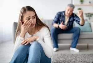 „Геслајтинг“ во врската: Најчести примери на манипулативно однесување кај партнерот