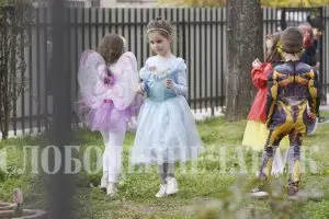 Априлијада во Скопје, суперхерои, принцези, бубамари, пчелки… денеска ќе седнат во училишните клупи