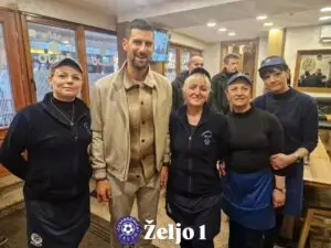 ВИДЕО | Хит на мрежите: Новак Ѓоковиќ пред натпреварот во Зеница свратил на ќебапи во Сараево