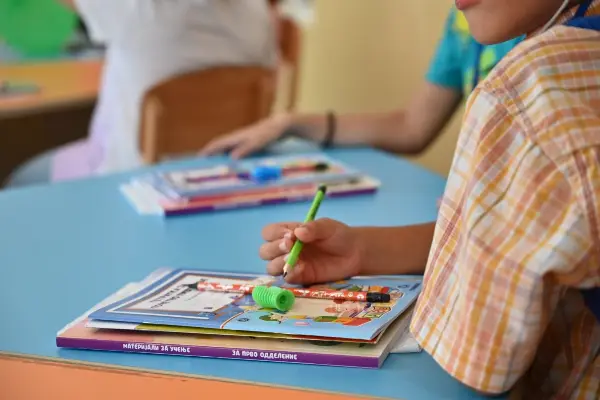 Платите во образованието од денес се зголемуваат за 7,5%