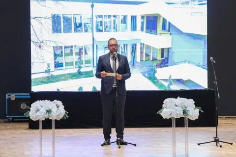 Свечено отворен реконструираниот Дом на културата „11 Октомври“ во Ченто