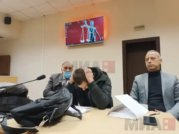 Мартин Саздов и Ивана почнале љубовна врска, но прекинале откако таа се вратила да живее со Стојанче Јовановски