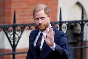 Испливаа интимни разговори на принцот Хари со новинарка: „Ми недостасуваат нашите гушкања“