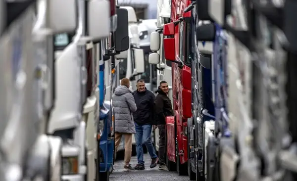 ВЛАДАТА БАРА ПОСЕБЕН СТАТУС ЗА ВОЗАЧИТЕ ВО ШЕНГЕН Николоски најавува решение до септември 2026